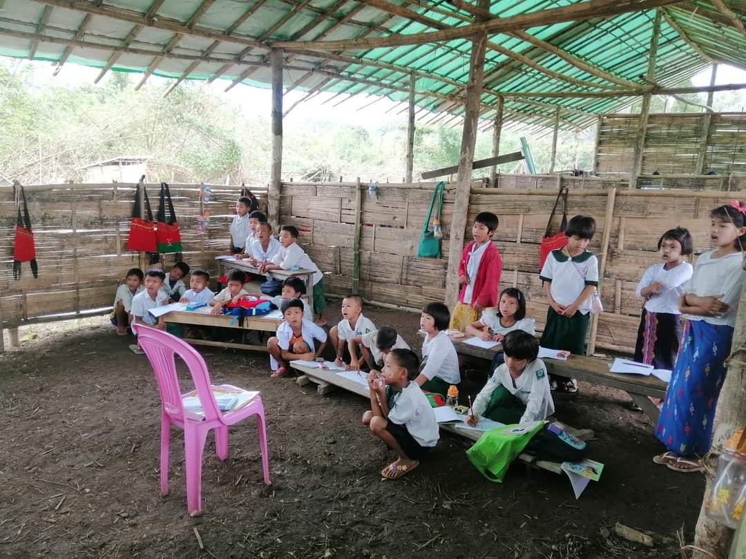 ဘွမ်ရာယန်စစ်ရှောင်စခန်းတွင် ကလေးများစာသင်ကြားနိုင်ရန် အကူညီအများအပြားလိုအပ်နေ