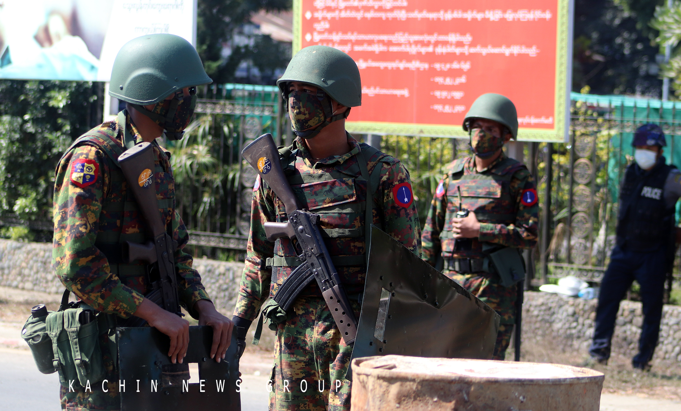 မိုးမောက်မြို့နယ်တွင် စစ်ကောင်စီတပ် အင်အား ၂၀၀ ကျော်ဖြင့် ထပ်တိုးလာသဖြင့် တိုက်ပွဲပြင်းထန်မည်ကို ဒေသခံများစိုးရိမ်နေ