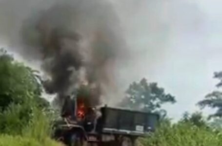 ဆီတင်ကား တစ်စီးကို စစ်ကောင်စီအောက် ပြည်သူ့စစ်အဖွဲ့ မီးရှို့ ဖျက်ဆီး