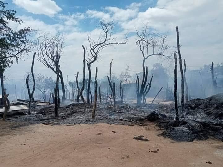 အရာတော်မြို့နယ် ဆင်တလည်ကျေးရွာ မှ နေအိမ် ၃၀ ကျော် မီးရှို့ခံရ