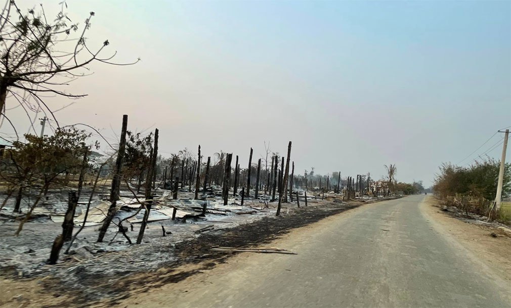 Photo - စစ်တပ်ကမီးရှို့ဖျက်စီးသွားတဲ့ ရွှေကူအရှေ့ဘက်ခြမ်းကကျေးရွာများ (crd- shwegu pdf)