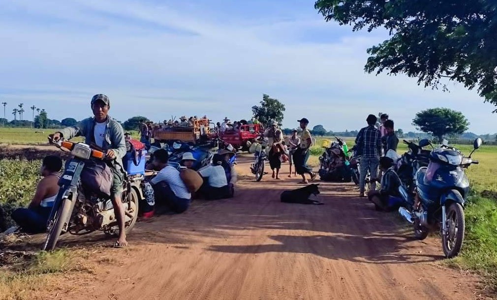 photo-ဇူလိုင်လ၇ရက်နေ့နဲ့၈ရက်နေ့ ထွက်ပြေးနေရတဲ့ ခင်ဦးကစစ်ဘေးရှောင်များ
