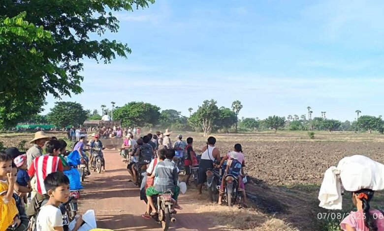 photo-ဇူလိုင်လ၇ရက်နေ့နဲ့၈ရက်နေ့ ထွက်ပြေးနေရတဲ့ ခင်ဦးကစစ်ဘေးရှောင်များ