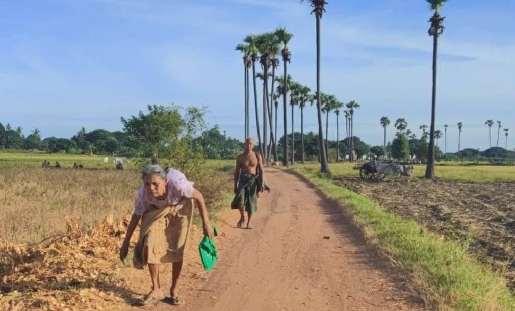 photo-ဇူလိုင်လ၇ရက်နေ့နဲ့၈ရက်နေ့ ထွက်ပြေးနေရတဲ့ ခင်ဦးကစစ်ဘေးရှောင်များ